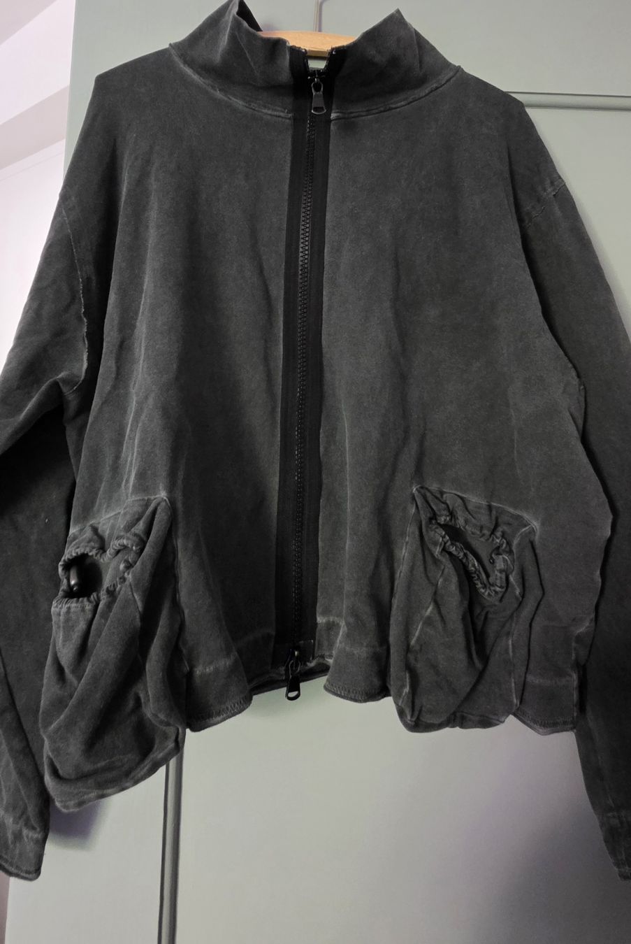 Pullover & Sweatshirts: Veste grise/noire – Gebraucht aus Yverdon-les-Bains von van_dq65 1