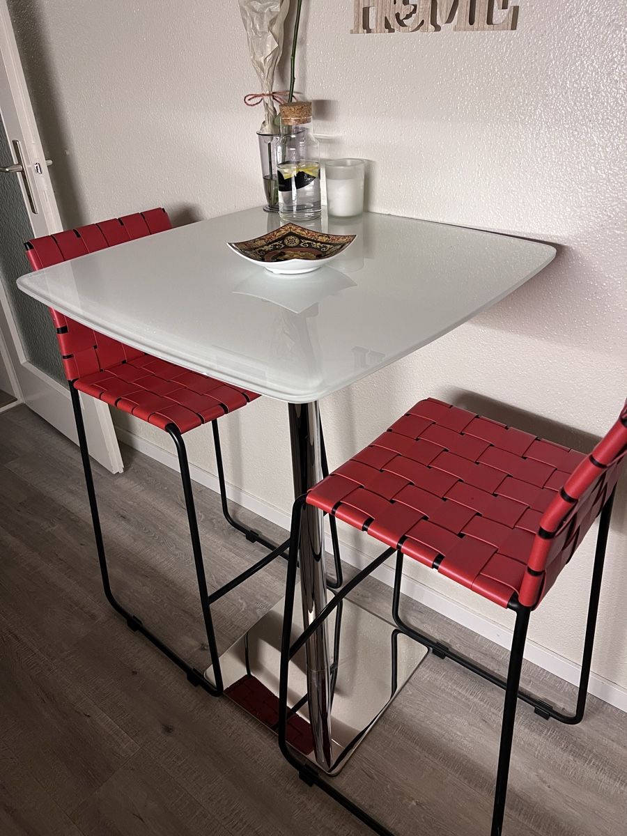 Tavoli: Steh Glas Tisch mit 2 Hocker – Usato da Dübendorf venduto da Swisstictac