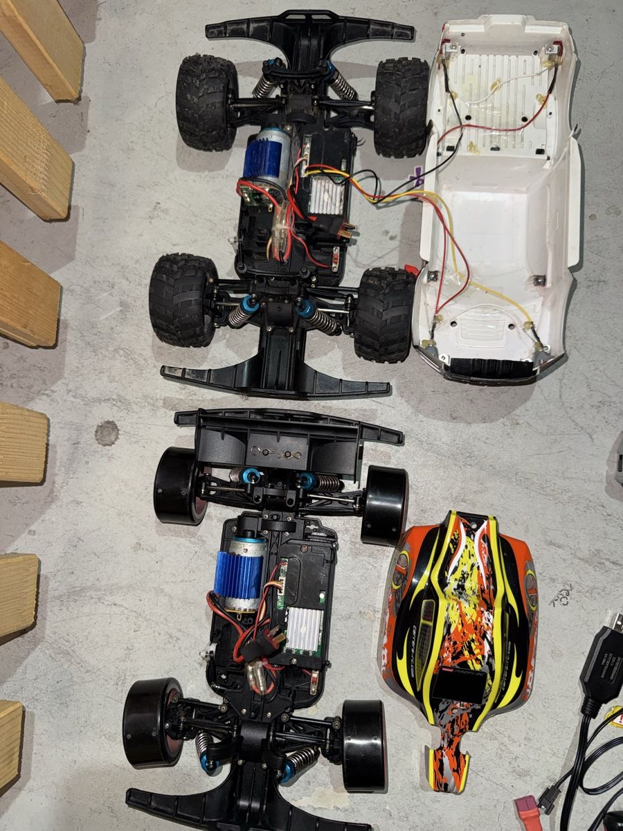 Carrera RC Kits de montage: RC Autos 2x Carrera Profi  – Défectueux à Aadorf par Apoly 2