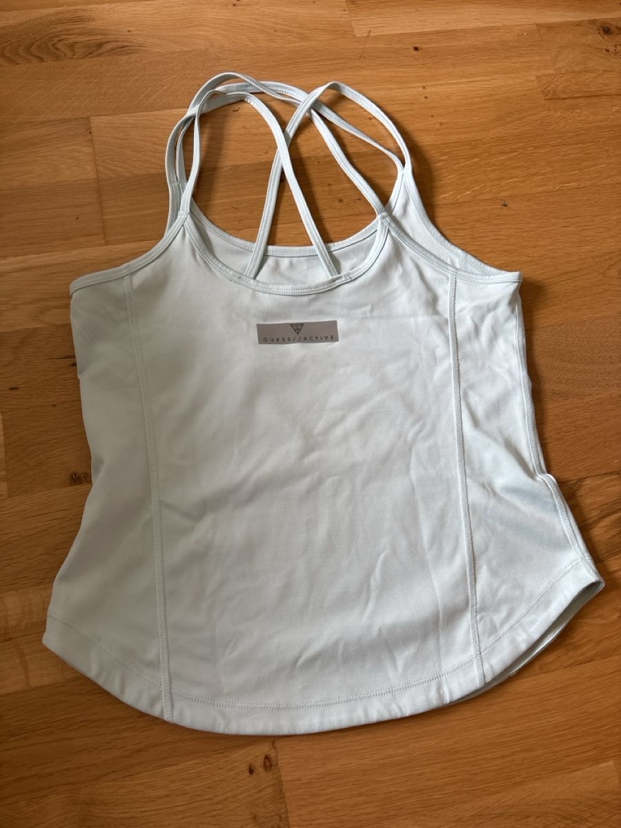 Guess Top: Guess Sporttop hellblau  – Nuovo (secondo la descrizione) da Grosshöchstetten venduto da annalena288 1
