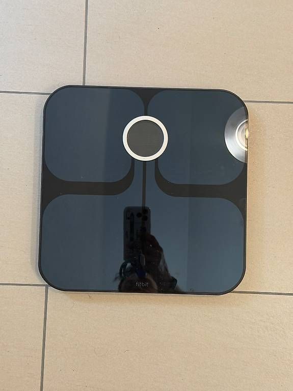 Accessori da laboratorio: Fitbit Aria 2 WLAN Smart Waage Körperanalyse – Usato da Winkel venduto da Sergiom