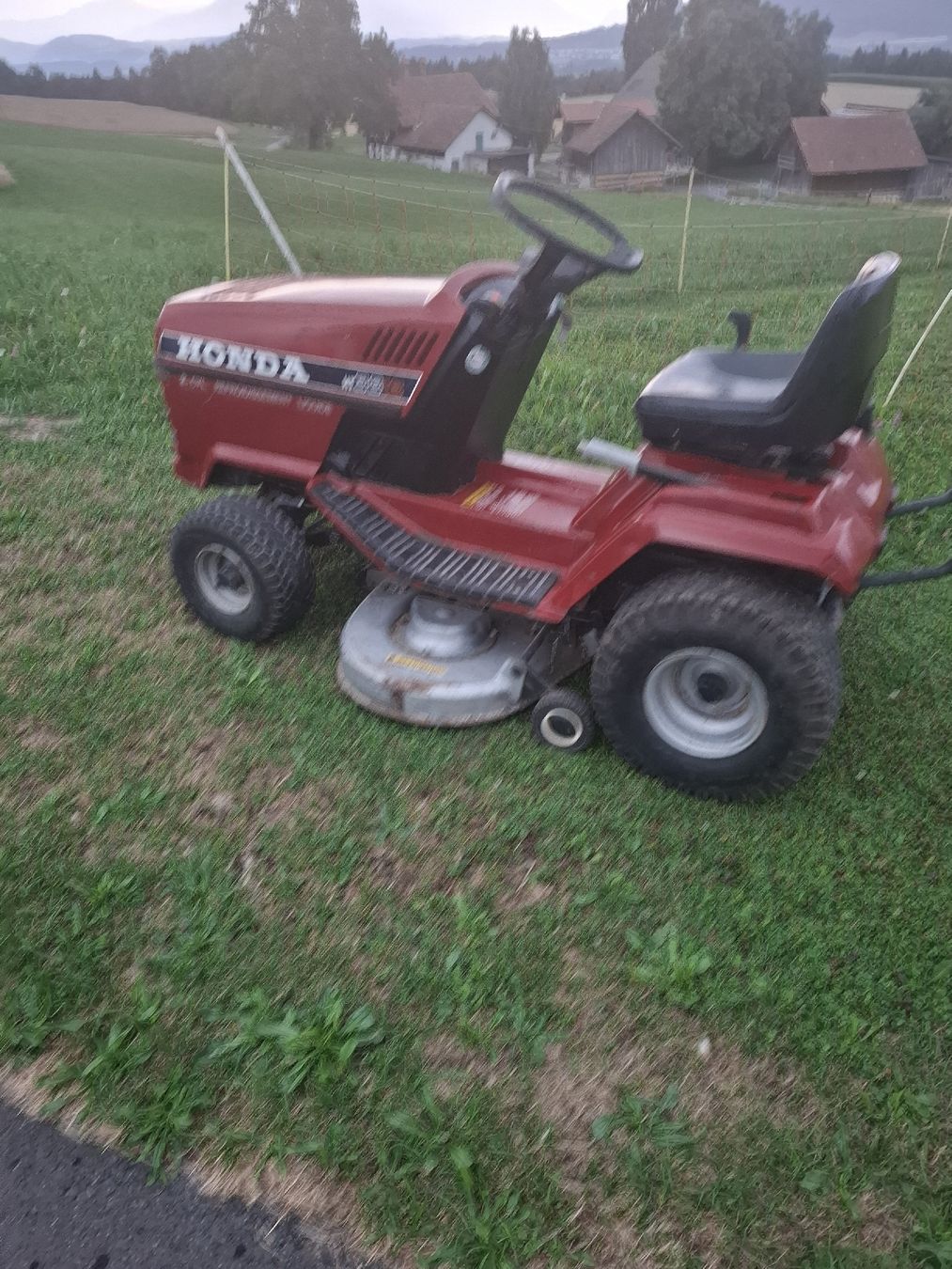 Honda Tagliaerba: RASSEN TRAKTOR HONDA HT38 13 – Usato da Emmenbrücke venduto da dsn15