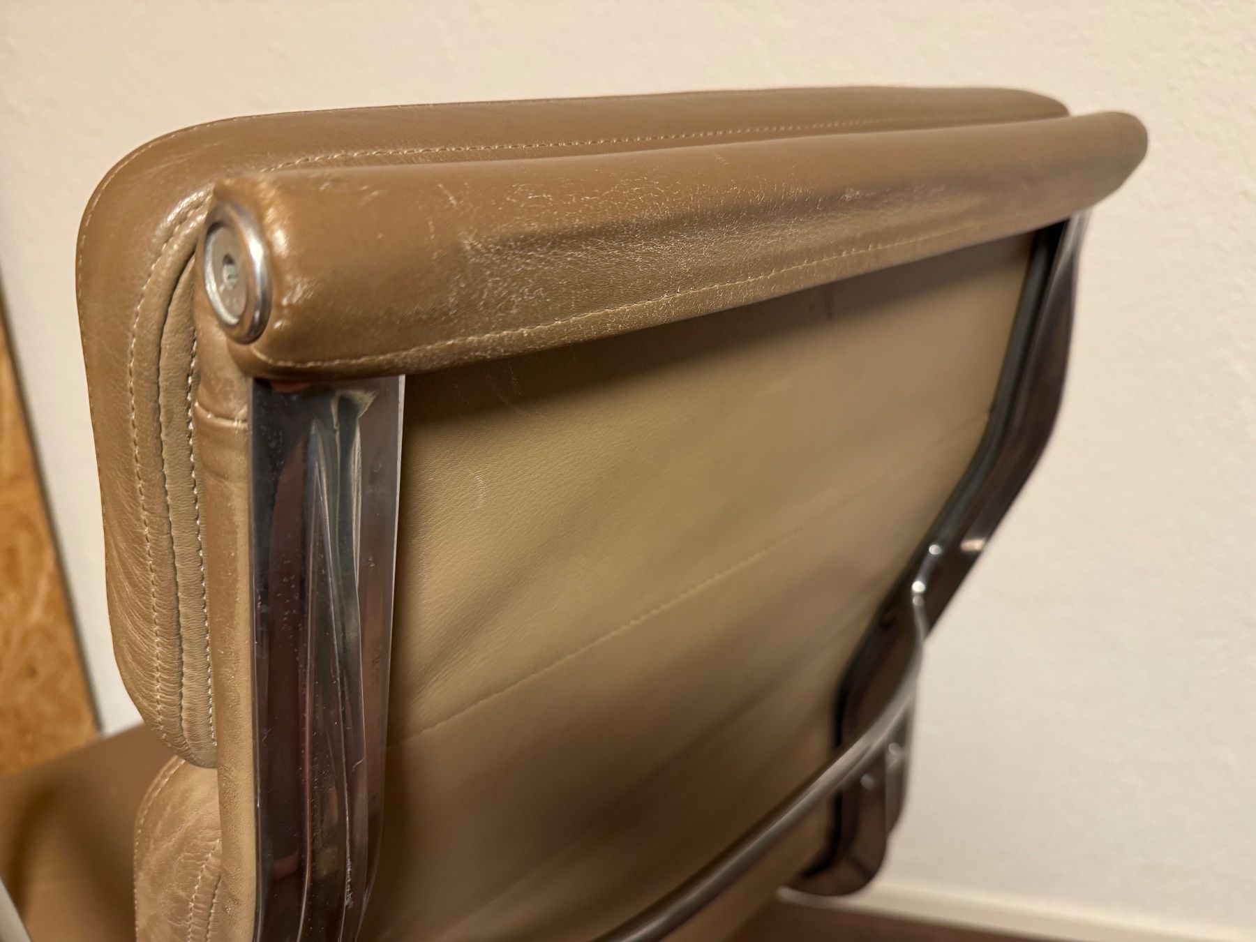Eames Chaises: ORIGINAL VITRA EAMES SOFTPAD HIGHBACK STUHL TOP LEDER – D'occasion à Balterswil par MR_FEELGOOD 1