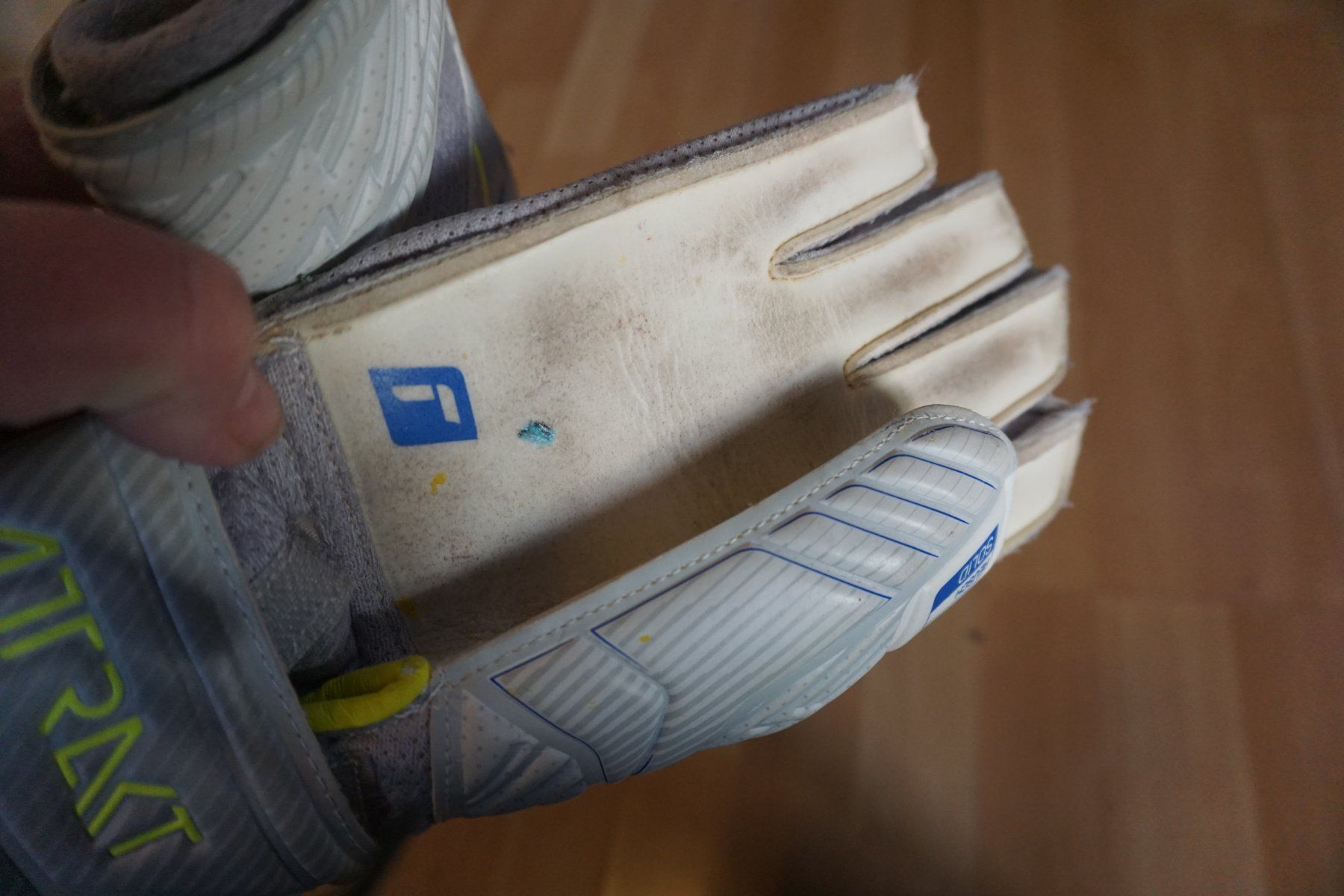 Reusch Guanti: Reusch Attrakt Grip Torwarthandschuhe  Gr.7 – Usato da Zürich venduto da einalemjena 4