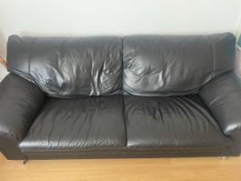 2 identische schwarze Ledersofas 3-Sitzer