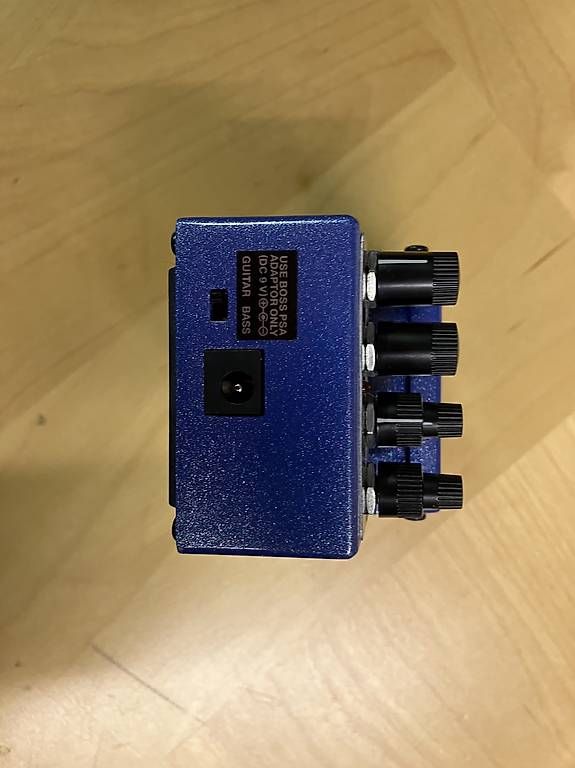 Strumenti musicali: Pedale BOSS SY-1 synthesizer – Usato da Genève venduto da augustin-sj 2