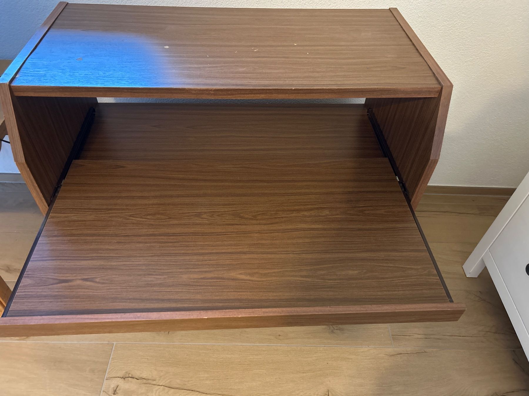 Mobili TV: Retro TV-Möbel / Rollcontainer, Nussbaum-Design – Usato da Villnachern venduto da RicardoMary 2