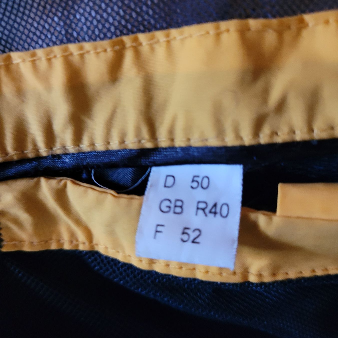 Jacken: Jacke Herren eiergelb Grösse 50, sehr leichtes Material – Gebraucht aus Hondrich von Ebro01 2