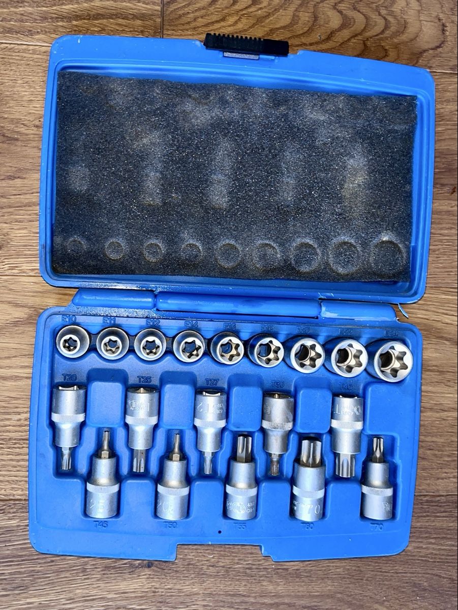 Tutti gli attrezzi: BGS Steckschlüsselsatz Torx E-Torx Bits Einsatz 1/2 neu 20-t – Usato da Büsserach venduto da Cabstardwarf3 2