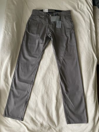 Pierre Cardin Hose grau Tapered Fit Grösse 31/32 neu mit Eti