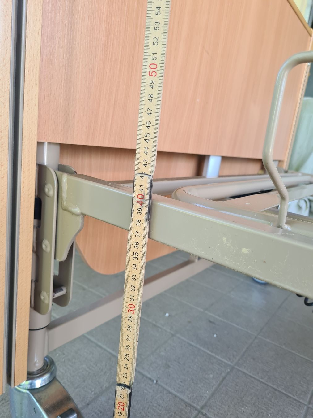 Attrezzature mediche: Bett elektrisch Pflegebett – Usato da Düdingen venduto da Boongo 4
