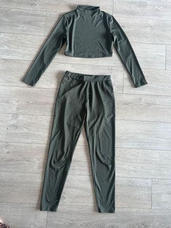 Olive Lounge Set, Crop Top & Hose, Grösse M