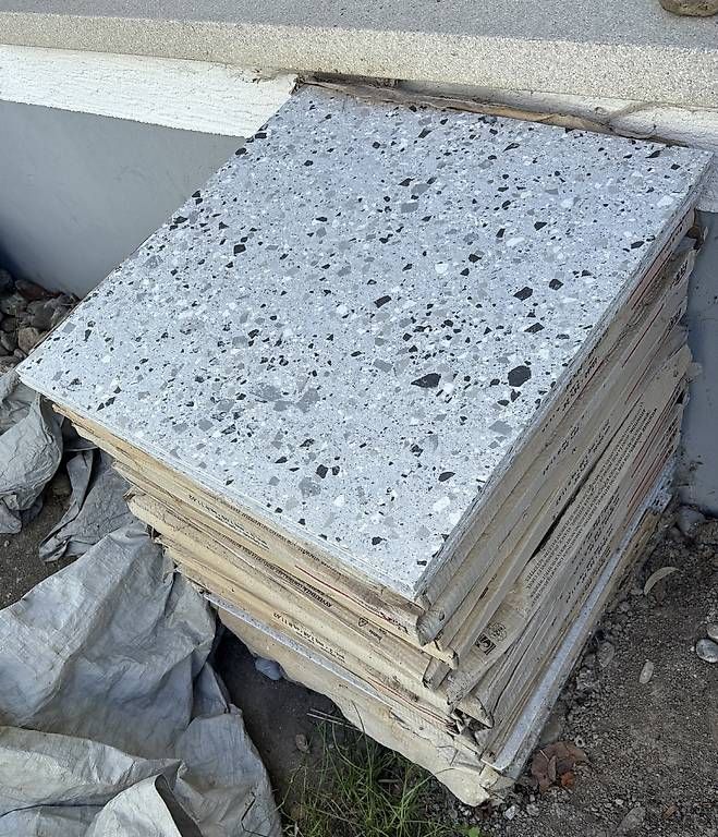 Rivestimenti per pavimenti: FMG Fliesen Venice Villa – Usato da Münsingen venduto da ban_m9wc 1