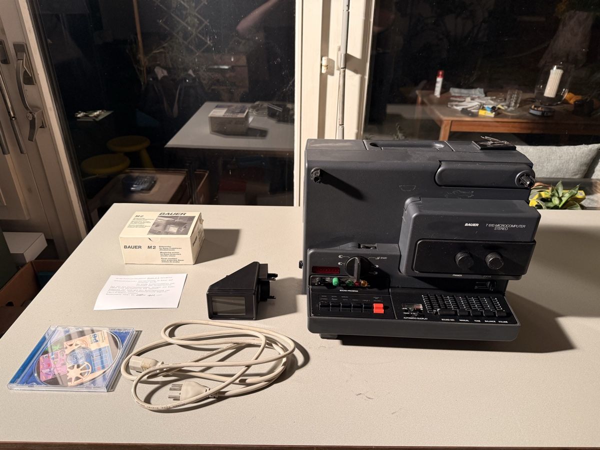 Pellicole: Bauer T610 Microcomputer Stereo Super 8 Projektor + M2 – Usato da Reinach BL venduto da Rushkatie 1