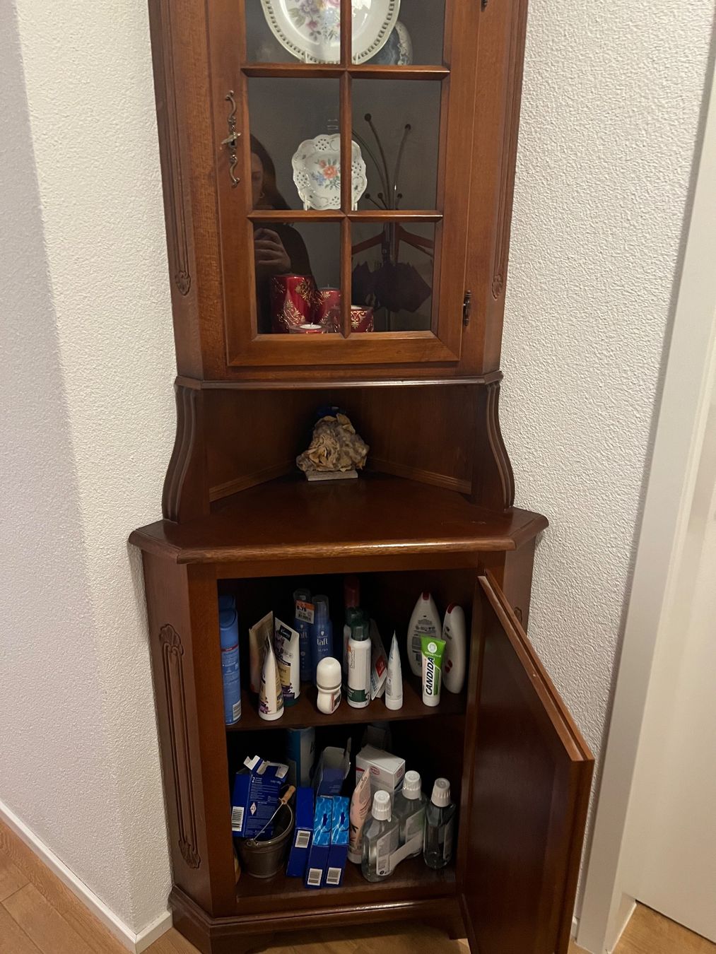 Vitrines: antike Eck-Vitrine zu verkaufen – D'occasion à Aarwangen par lalalu 1