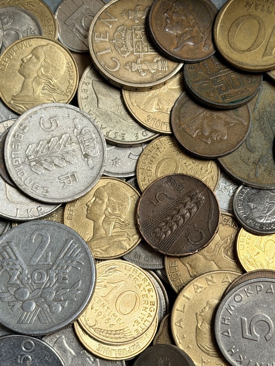 Tutti le monete: Monnaie du monde divers 3kg  – Usato da La Tour-de-Trème venduto da Ahamaya 3