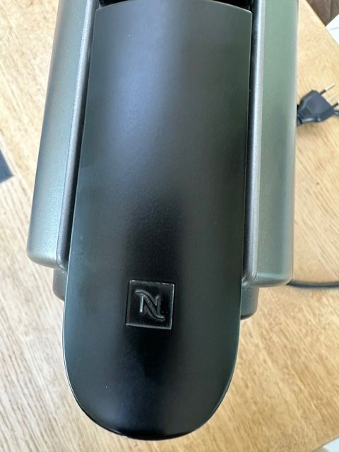 Nespresso Kaffeemaschinen & Espressomaschinen: Nespresso Kapselmaschine – Gebraucht aus Thalwil von makana01 2