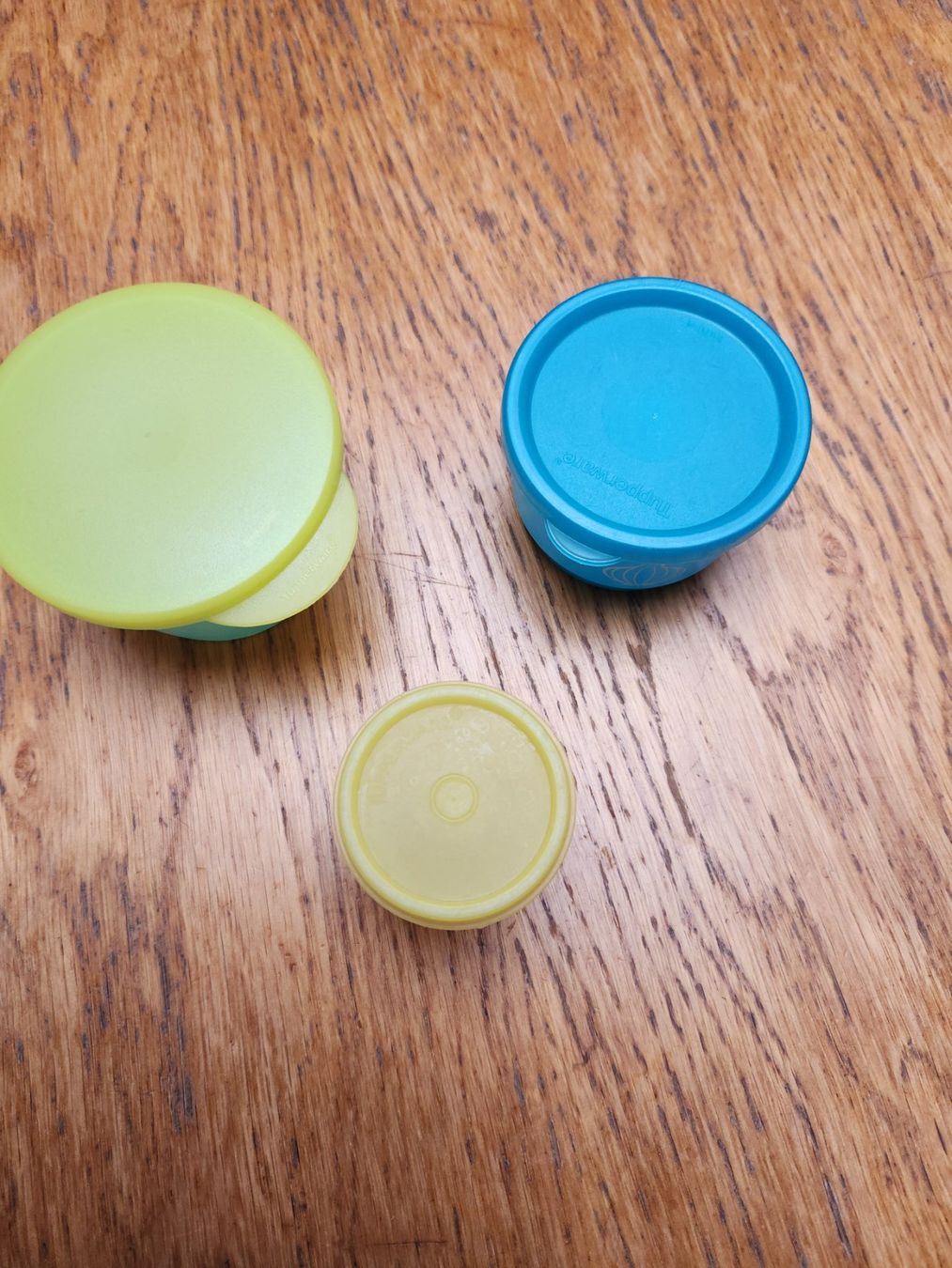 Tupperware Contenitori & Simili: Tupperware 3 Behälter ; Zwiebel LIlibut – Usato da Gstaad venduto da Meiel2020 2