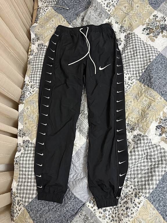 Nike Pantaloni: Pantalon Nike Taille S – Usato da Nyon venduto da lio_5n8l