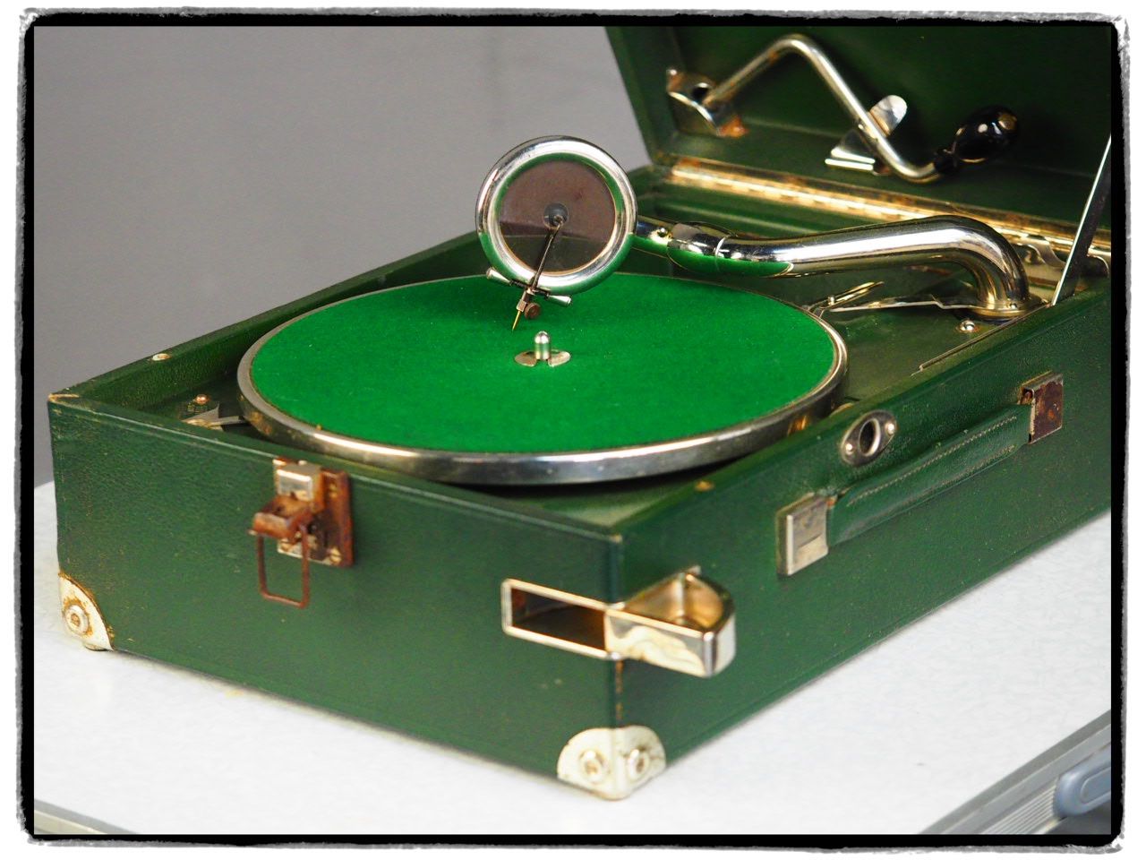 Tourne-disques: PHONOGRAPHE – D'occasion à Lausanne par Leag 3