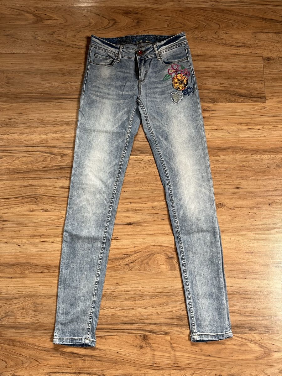 Desigual Jeans: Jeans DESIGUAL mit Stickerei – Gebraucht aus Oberbüren von len_5q92