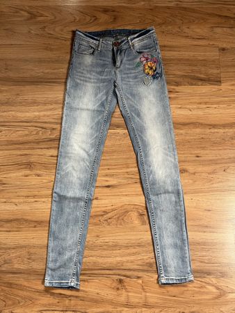Jeans DESIGUAL mit Stickerei