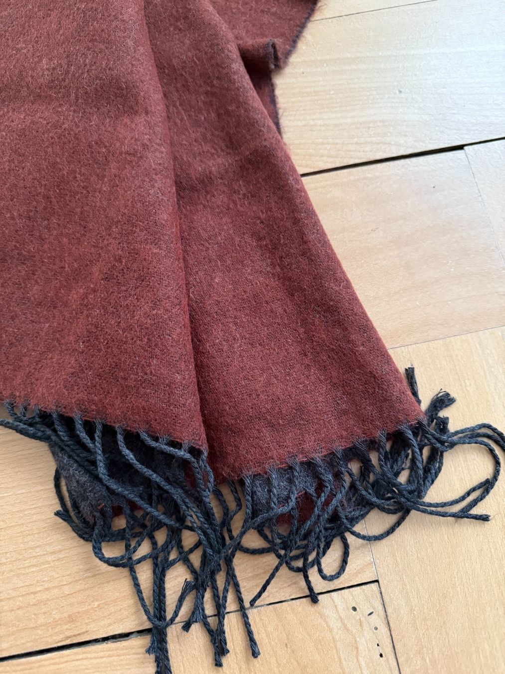 Foulard & Sciarpe: ZARA - Schal weinrot-dunkelgrau weich – Usato da Zürich venduto da Diazaio 1