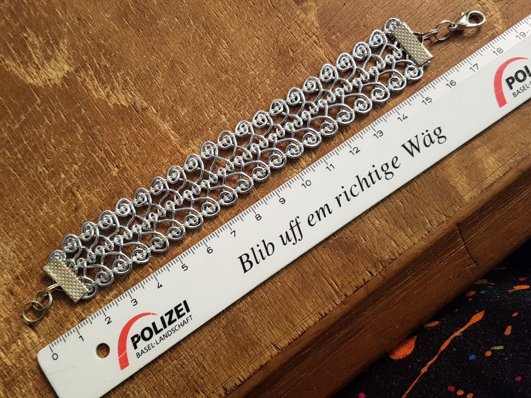 Bracciali & Braccialetti: Armband silberfarbener Stoff m. Metallabschlüssen18cmx2,2cm – Usato da Ettingen venduto da Maranathatalitha 5