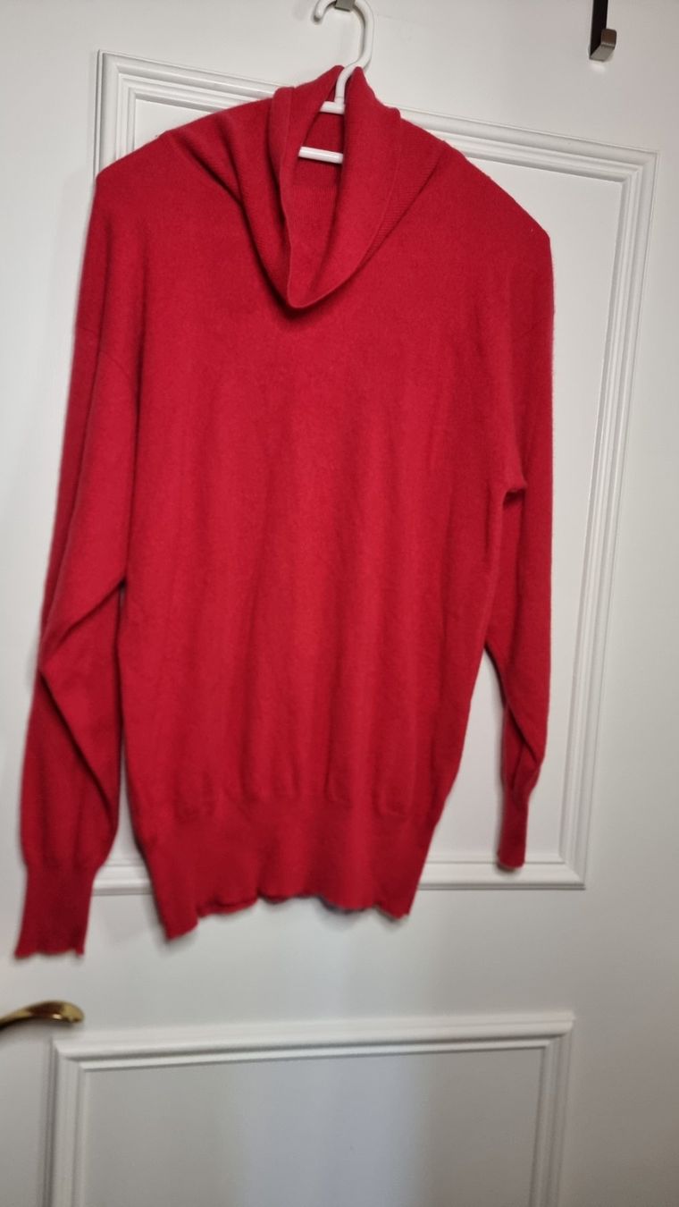 Pulls & Sweat-shirts: Kuscheliger Kaschmir Rollkragenpullover Rot Gr. 38/40 & 40 – D'occasion à Wald ZH par CapLux 1