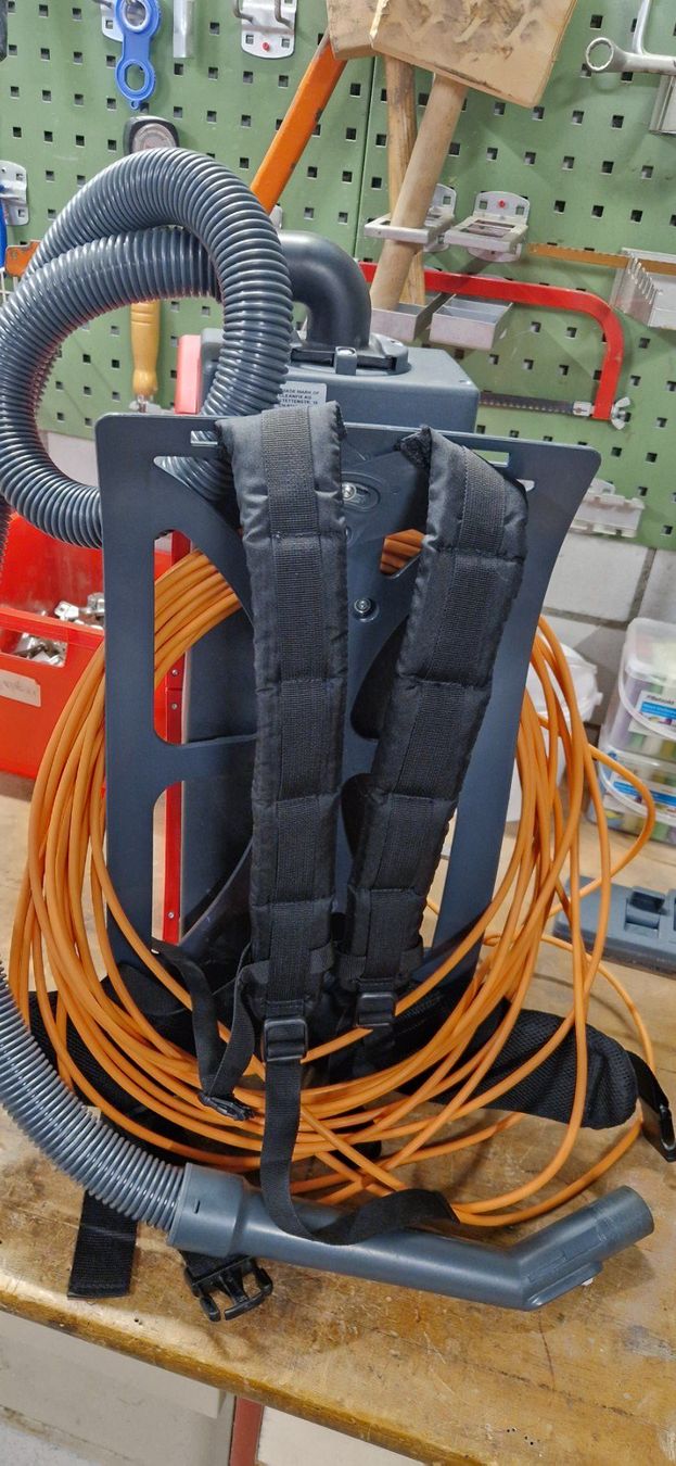 Cleanfix Aspirapolveri & Accessori: Cleanfix RS05 Profi-Rucksackstaubsauger ab 1.- – Usato da Widen venduto da Haus_Morgenstern 2