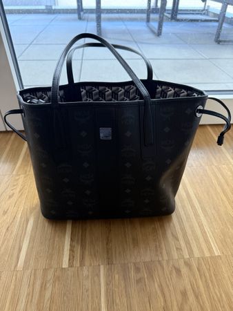 MCM Shopper LIZ SMALL zum Wenden mit Pouch