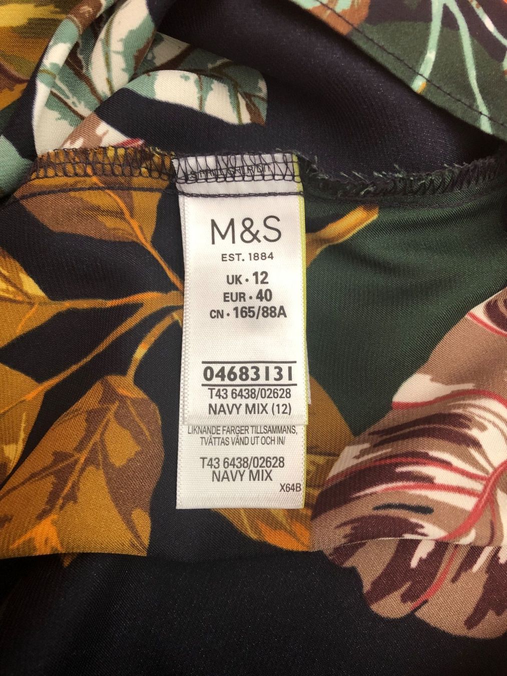 Chemisiers: Bluse M&S dunkelgrün/dunkelblau Motiv – D'occasion à Egg b. Zürich par Nyborg_33 3