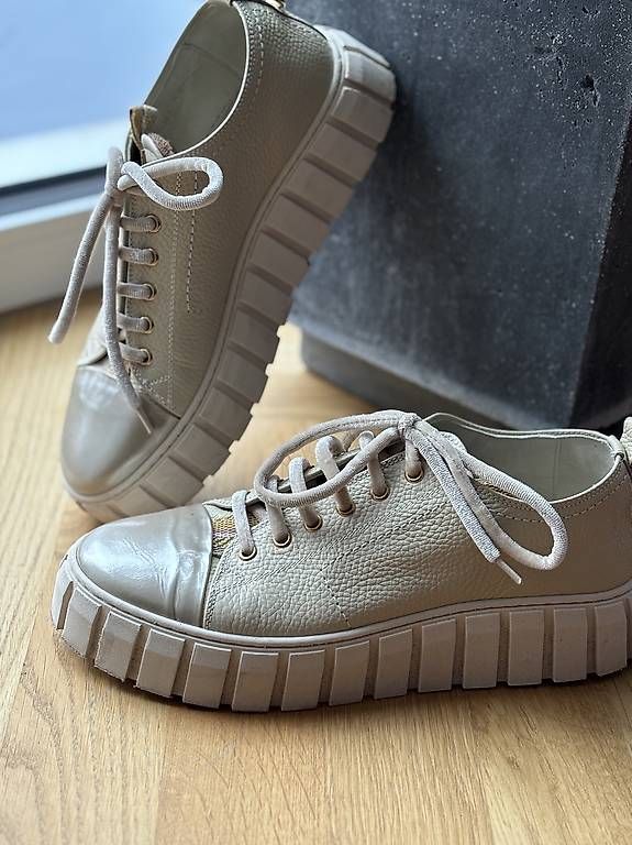Scarpe da donna: Sneakers – Usato da Stettlen venduto da indien11 2