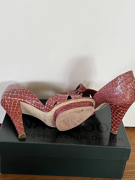 Scarpe da donna: Rosa Lackleder Sandaletten – Usato da Mittelhäusern venduto da cgrandi