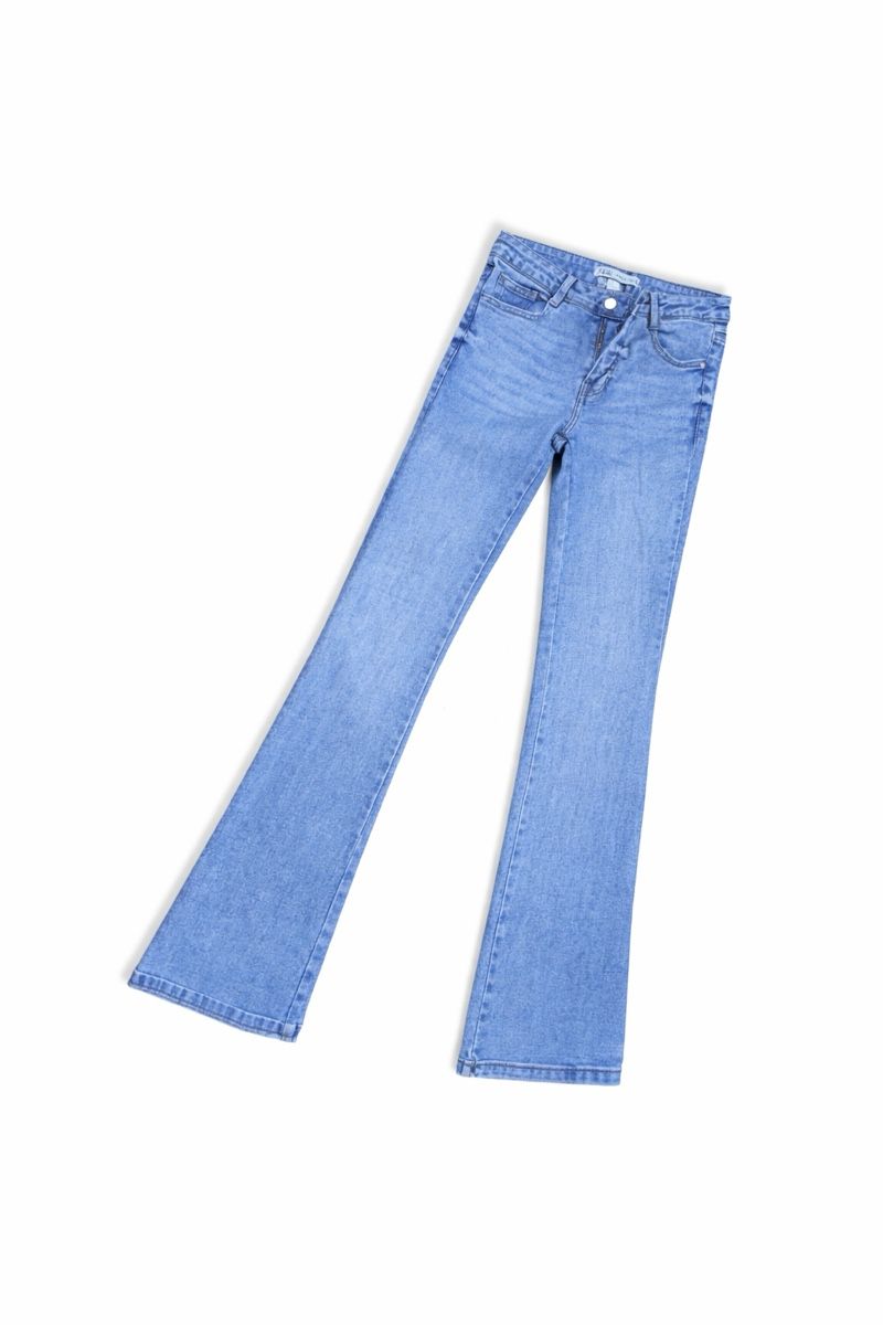 Zara Jeans: Zara flared Jeans, size 36 – Nuovo (secondo la descrizione) da Wädenswil venduto da BebaGlow