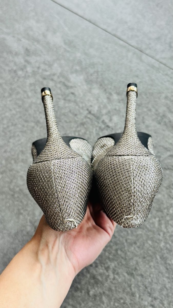 Guess Damenschuhe: Guess Pumps  – Gebraucht aus Mörigen von TimelessFinds 2