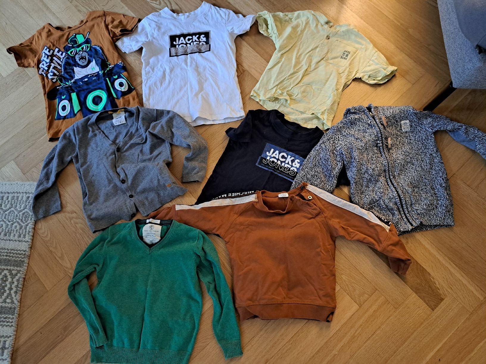 Lotti & Set di vestiti: Kinder Kleiderpaket Grösse 104/110 – Usato da Affoltern am Albis venduto da Smarties54