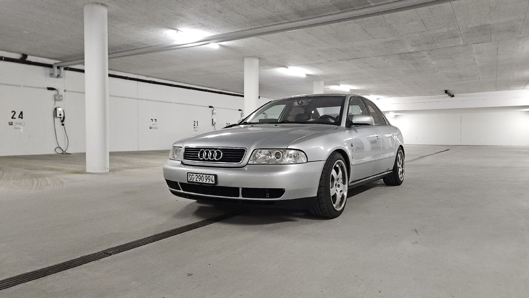 Audi Automobili: Audi A4 B5 2.8l Quattro Handschalter – Usato da Necker venduto da ps.culture