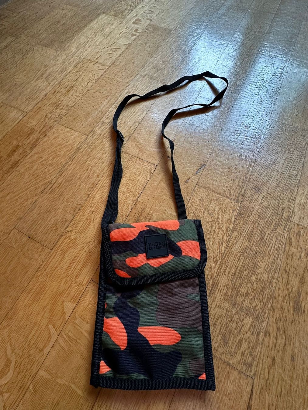 Portafogli: Brustbeutel Camouflage – Usato da Bern venduto da womiman