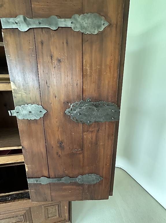 Schränke: Antiker Schrank – Gebraucht aus Zürich von Tarmosas1 2