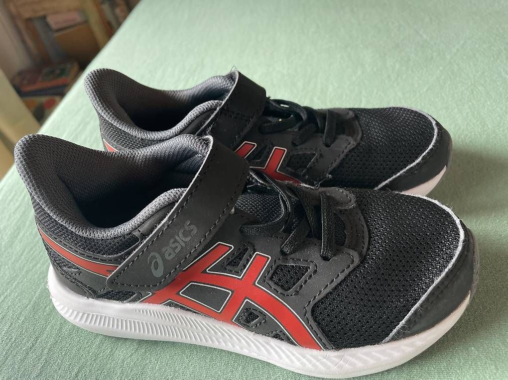 Schuhe für Jungen: Lauf und Turnschuhe 28.5 Asics Versand OK – Gebraucht aus Jona von tukan80