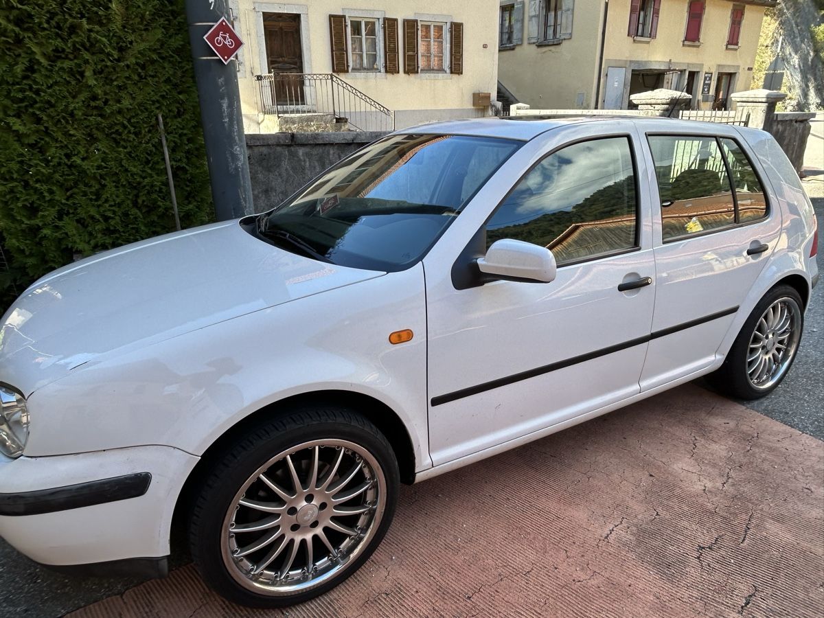 VW Automobili: 1998 Volkswagen Golf 4 – Usato da Montbovon venduto da Mpb12360 1