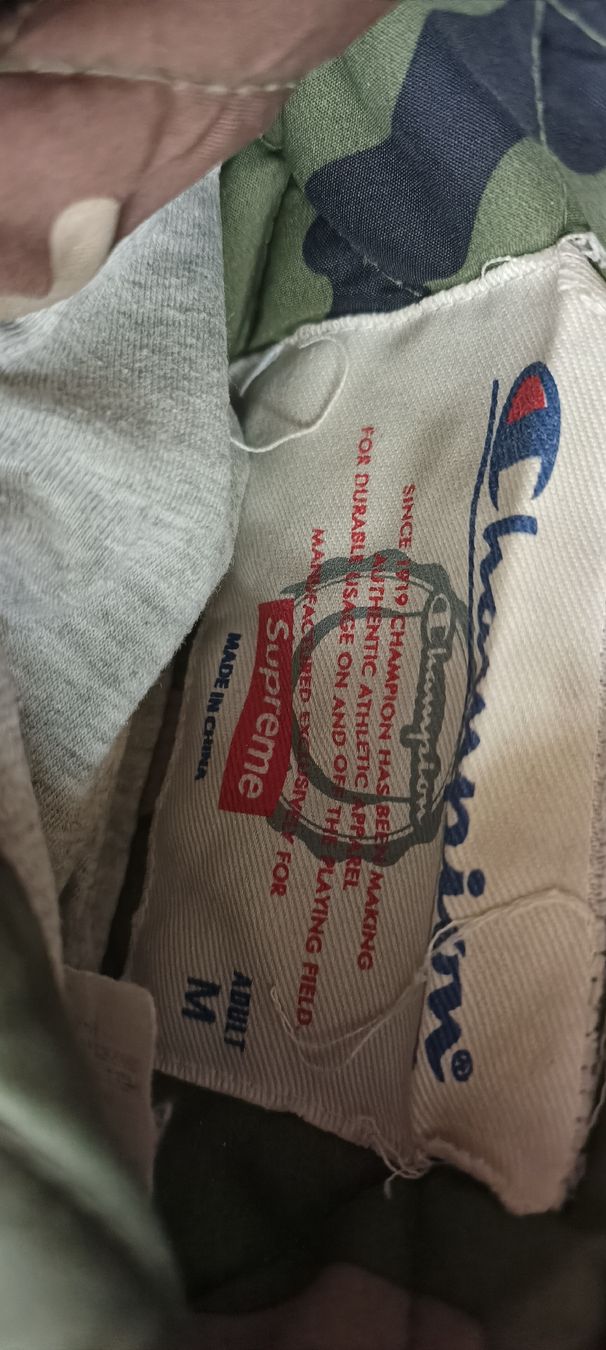 Supreme Giacche: Supreme/Champion® Reversible Hooded Jacket – Usato da Neftenbach venduto da nik_gsn8 5