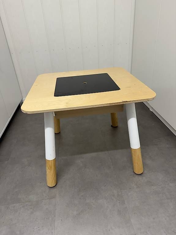 Tische: Kindertisch mit Stühlen – Gebraucht aus Stetten SH von dwues 2