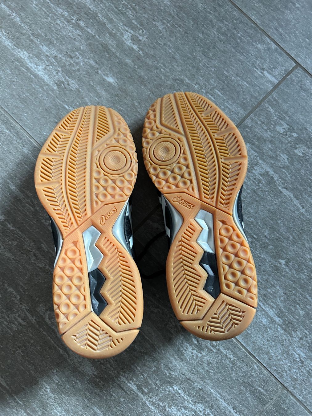 Asics Herrenschuhe: asics Hallenschuhe Gr. 38 – Gebraucht aus Oberurnen von Berghexe 1