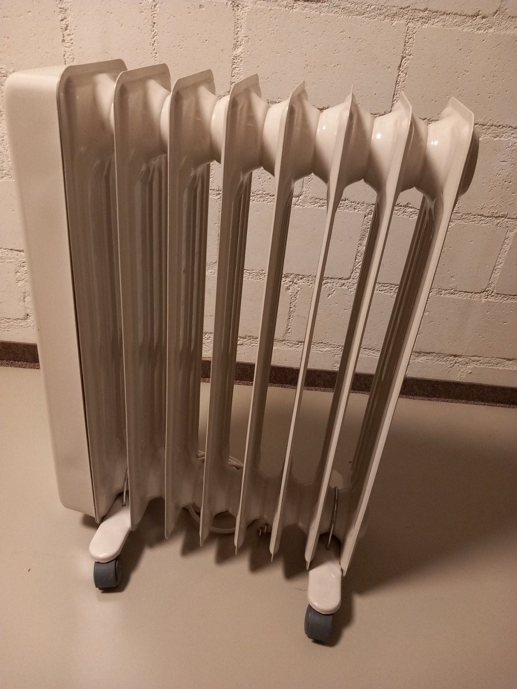 Rotel Radiatori: Rotel Ölradiator – Usato da Bad Zurzach venduto da Waage15