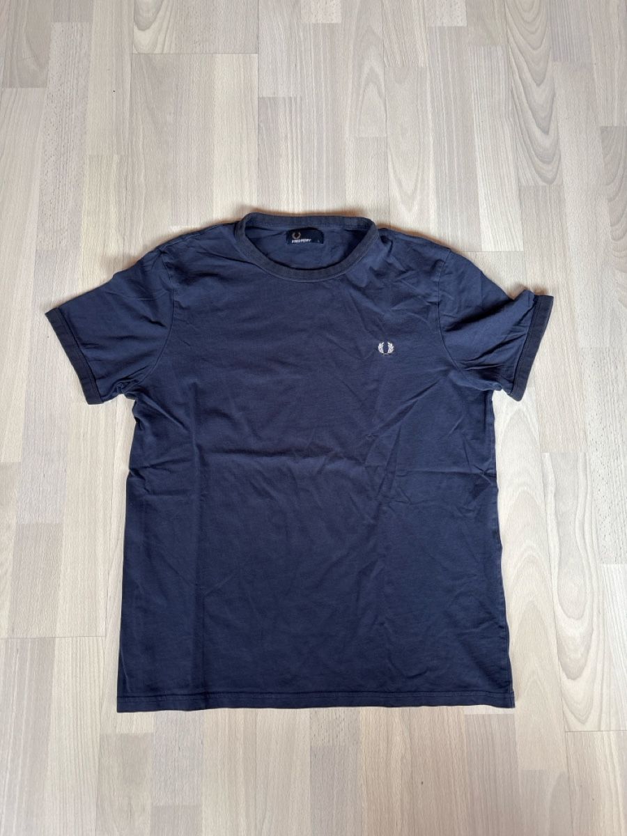 Fred Perry T-shirt: Fred Perry T-shirt  – Usato da Blignou (Ayent) venduto da Lucas.s23