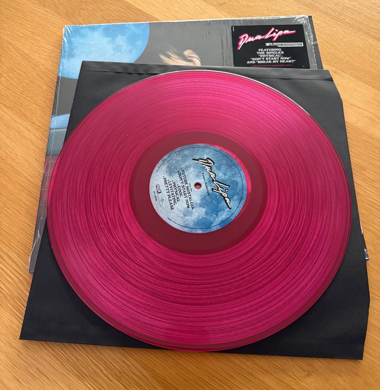 Dischi in vinile: Dua Lipa Future Nostalgia Neon Pink Vinyl LP – Nuovo (secondo la descrizione) da Basel venduto da Rouge. 2