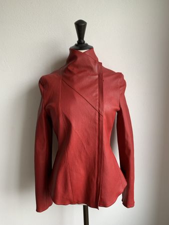 AKRIS: Exklusive rote Lederjacke aus feinstem Lammnappa, 36