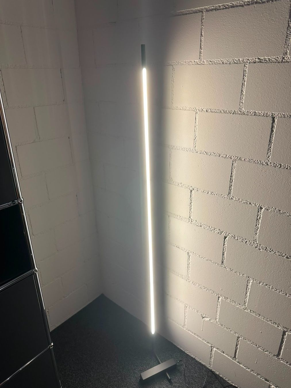 Lampes: Moderne Stab-Stehleuchte – D'occasion à Unterentfelden par main5035